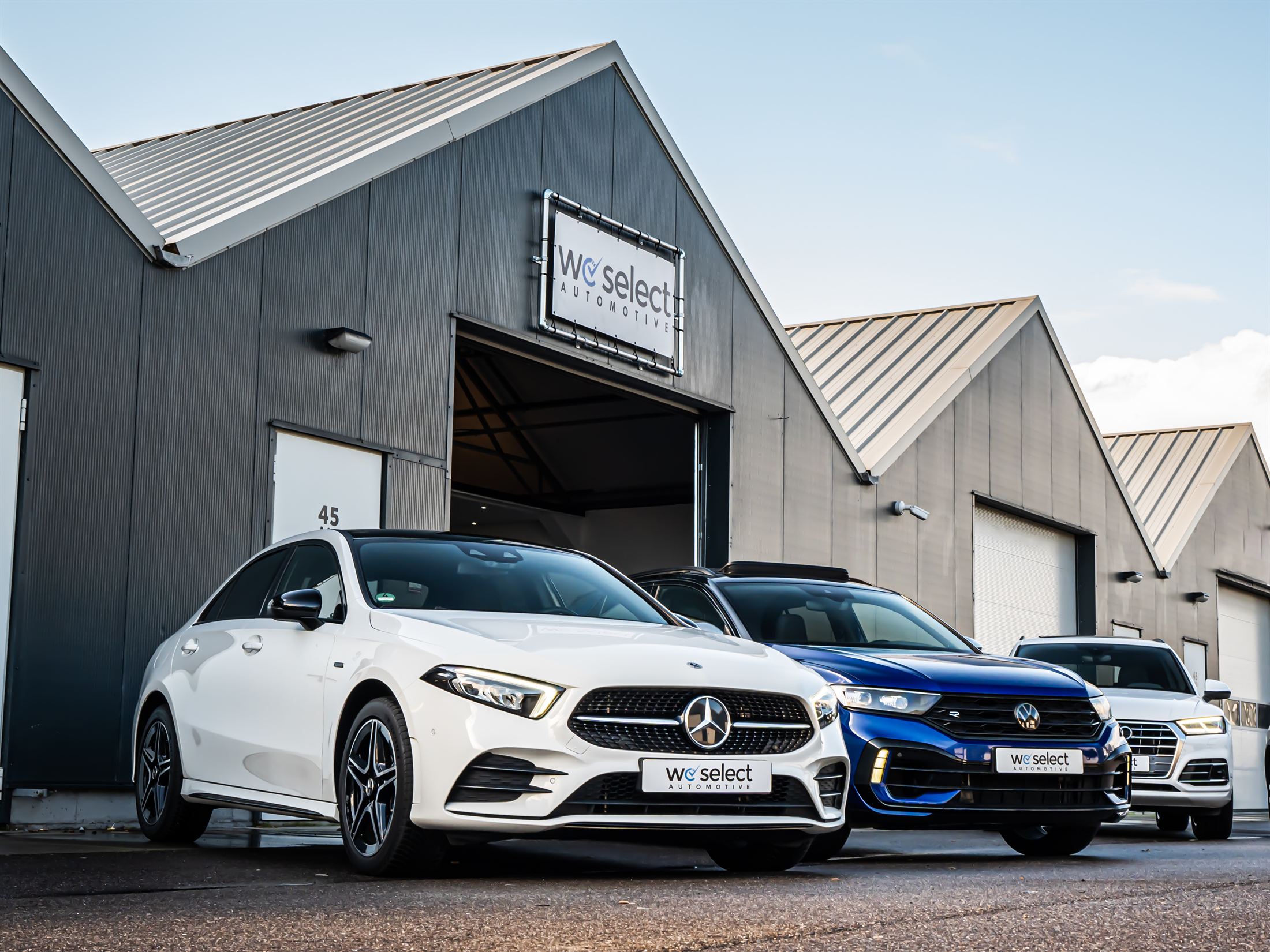 Het pand van We Select Automotive aan de Noorddammerweg in De Kwakel