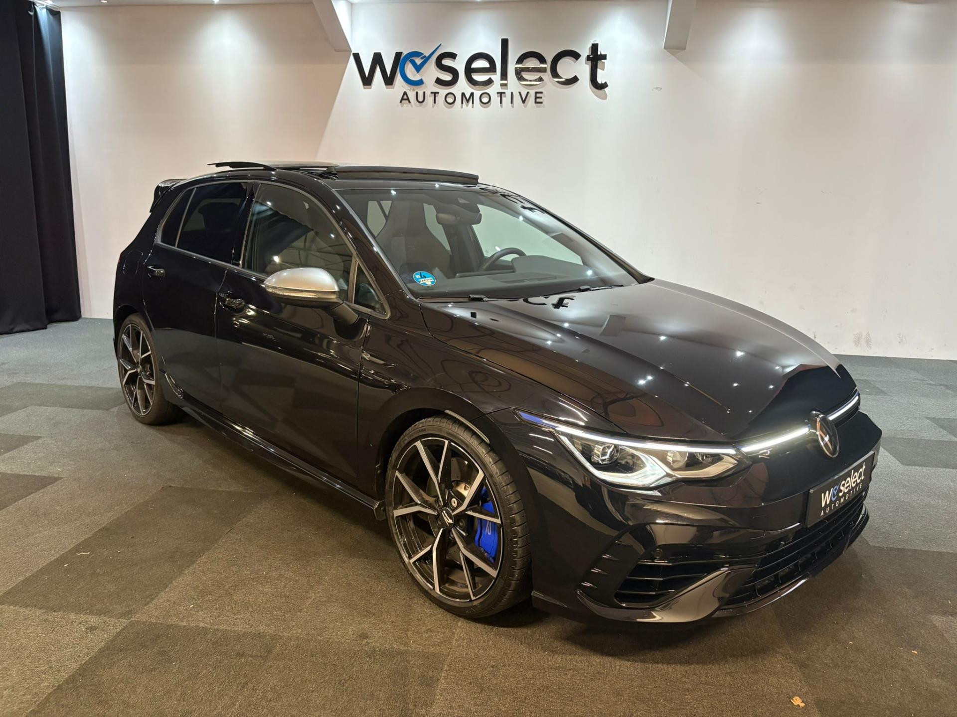 47790124-3.jpg