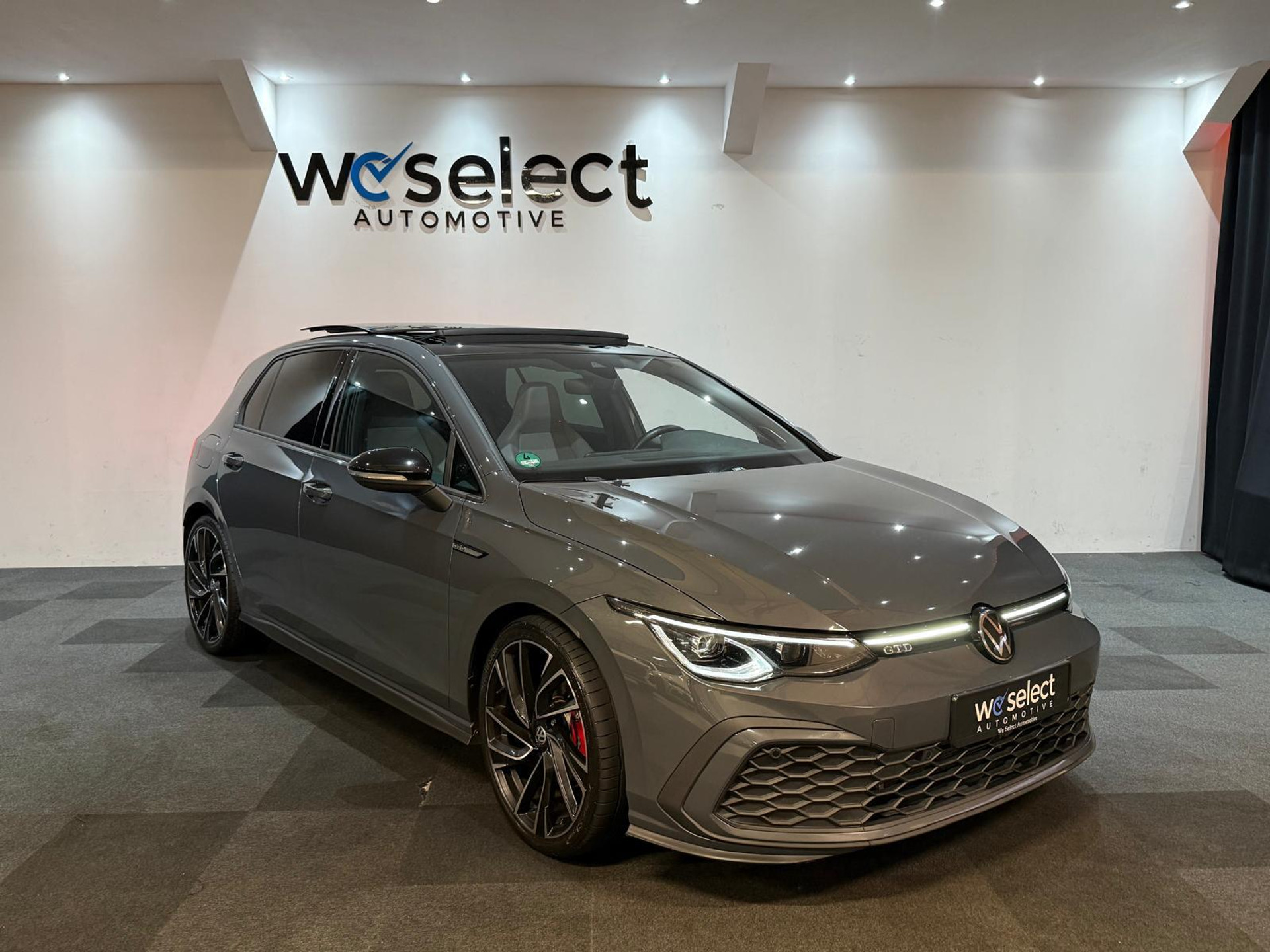 48110676-3.jpg
